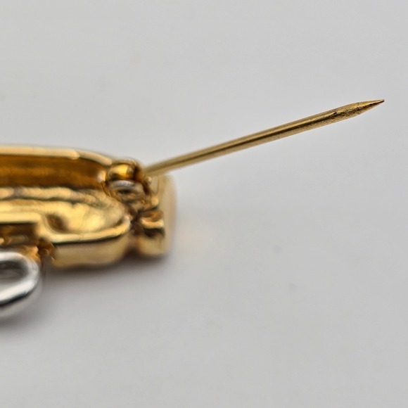 Golf Bag & Clubs Brooch Pin Gold Silver Tone Sporty Novelty Country Club Gift - Picture 10 of 10